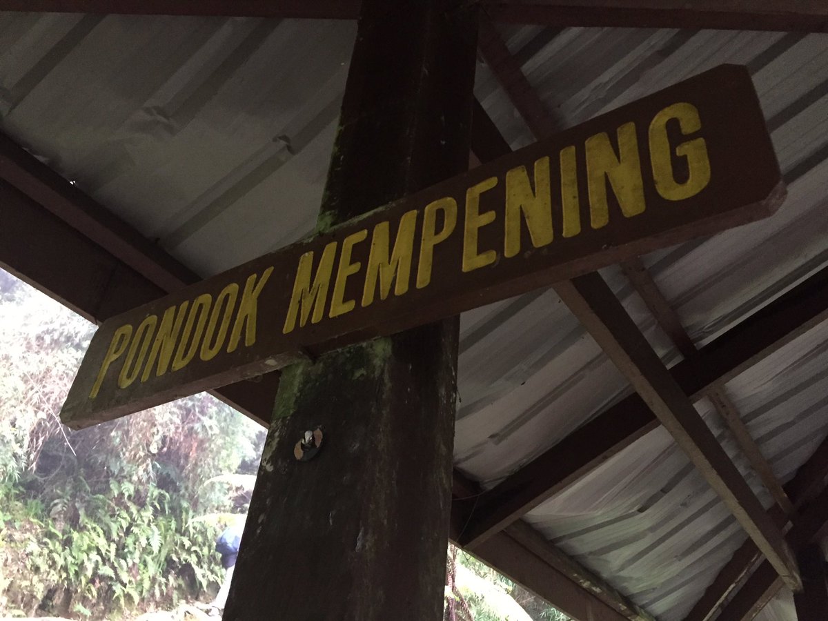 MelanieCNA's tweet photo. Our fourth stop @ 2.45 pm: Pondok Mempening. Some of us are indeed experiencing 'kepala pening' i.e. Headache https://t.co/KxlFSQDXqJ