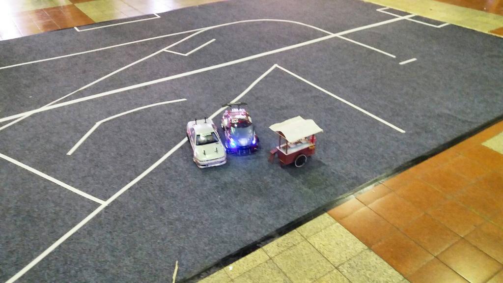 Kalo yg punya parkiran segede ini, mobil apa ya? Penasaran? Yuk dateng! Cuma ada di ikiSMG2 lho! #DiscoverSemarang