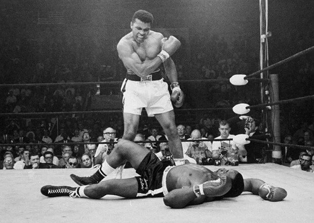 "İmkansız" dünyalarını değiştirmeye cesaret edemeyen küçük insanların çok sık kullandığı bir kelimedir
Muhammed Ali