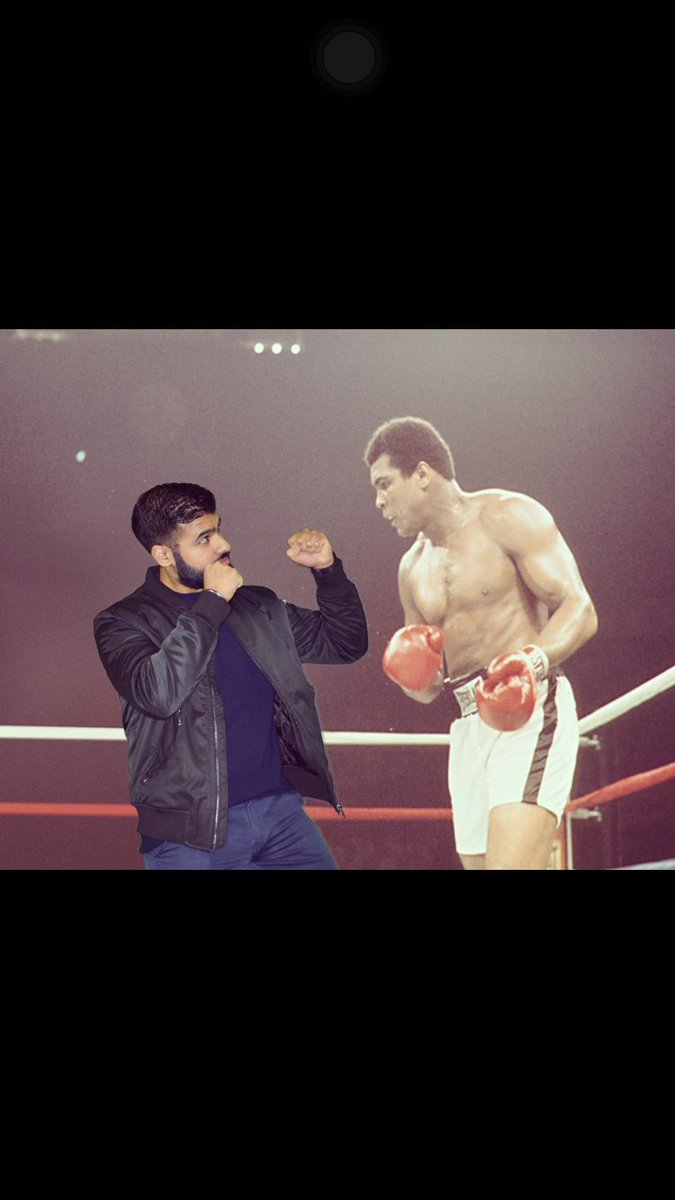 LoveMindis's tweet photo. "Float like butterfly and sting like a Bee"..RIP to the greatest of them all 🙏🙏 #GameChanger #TheGreatest https://t.co/xn0IpIQRUi