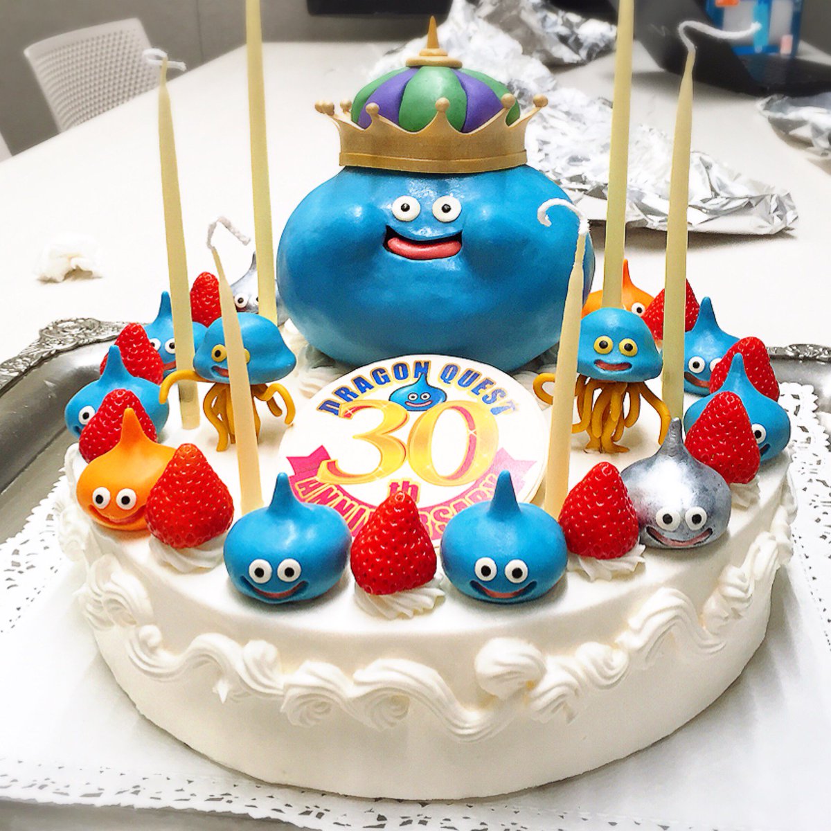 青海 亮太 Ryota Aomi 在 Twitter 上 ドラゴンクエスト30周年バースデーcmの撮影用に作ったケーキ こだわって何度も作って頂きましたm M Dqh2 Dq30th T Co Vd2wya0sqy Twitter