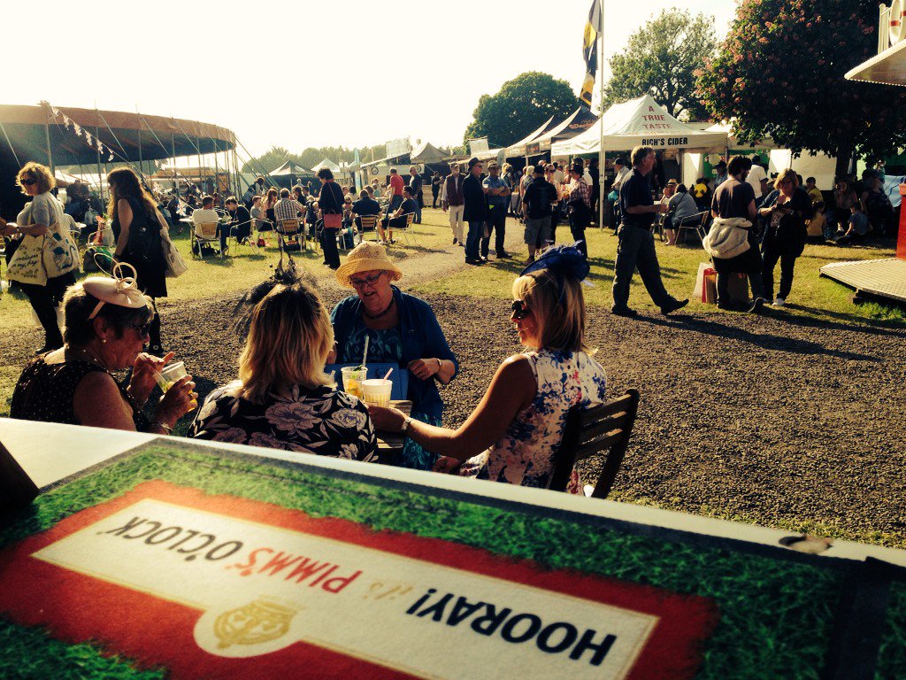 RupertSomerset's tweet photo. Into the last stretch @BathandWest Looking forward to a ripper of a day with the @TheAmblingBand &amp; @Pimmsteapot https://t.co/IwfPDfAc6v