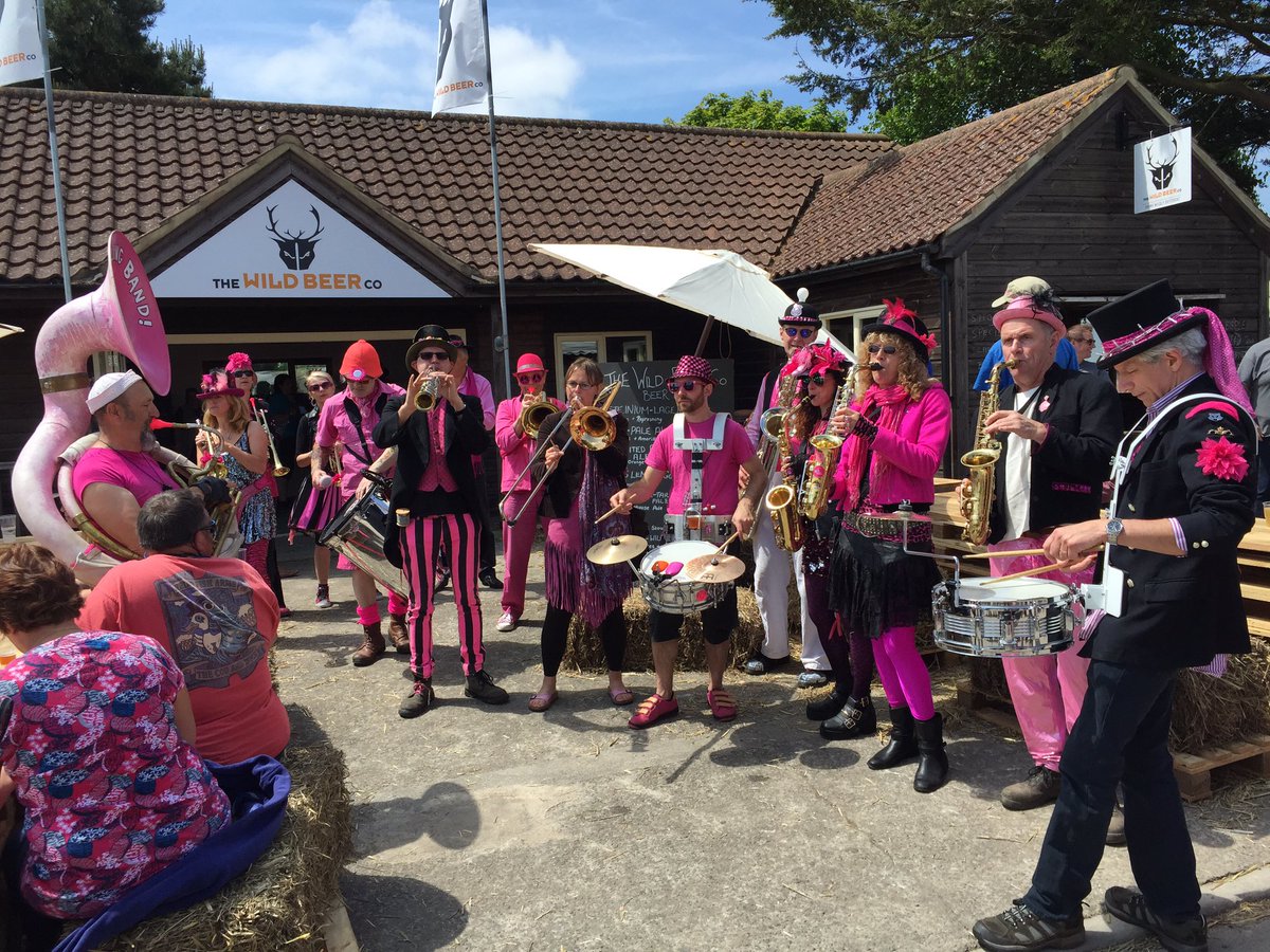 RupertSomerset's tweet photo. Into the last stretch @BathandWest Looking forward to a ripper of a day with the @TheAmblingBand &amp; @Pimmsteapot https://t.co/IwfPDfAc6v