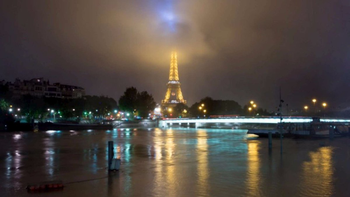 Maltempo in Francia, scende lievemente la piena della Senna a Parigi #senna mdst.it/02a3012495/