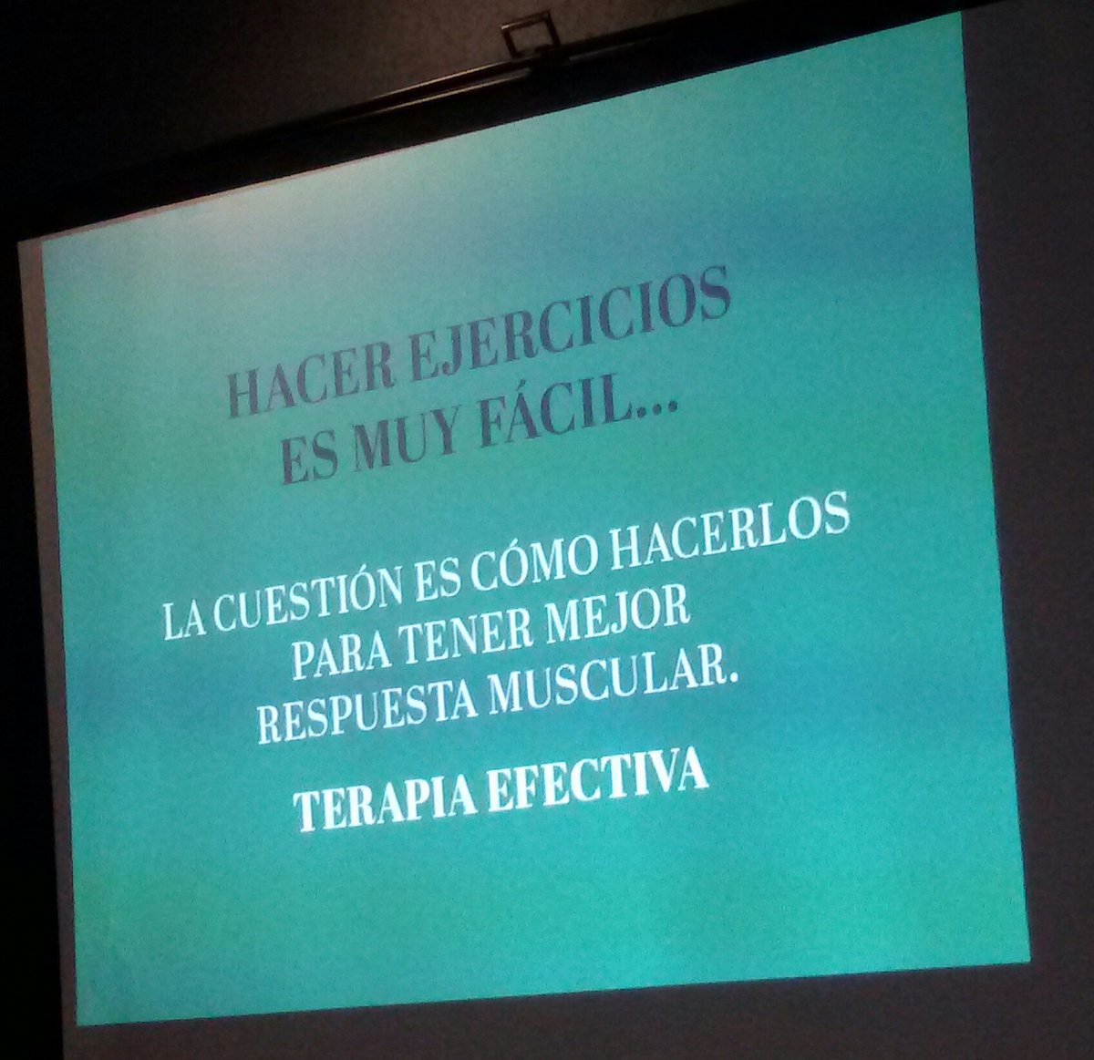 alpasturias's tweet photo. Comenzamos formación con @MFerreiroFono. Todo un lujo!!!! #TM https://t.co/XSEqyxaFv0