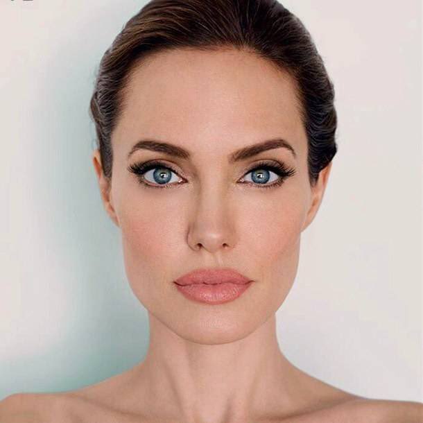 GossipRoomOff's tweet photo. 1 #RT = 1 bon anniversaire à l'actrice Angelina Jolie qui fête aujourd'hui ses 41 ans ! 💫🎂🎉🎈 https://t.co/36G2afUVQk