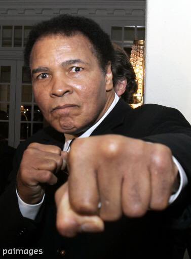 Alamy_Editorial's tweet photo. Former World heavyweight boxing champion Muhammad Ali has died at the age of 74 https://t.co/sJHAZRSHWL https://t.co/mUIWBq1gfN