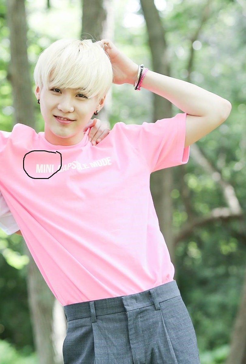 ariikookie's tweet photo. Are these clues? (Well, V wore a mini capsule mode shirt too)
#Mini #YoonMin #VYoonMin
#BTSSubUnit #BTSMini #방탄소년단 https://t.co/Zaa3kAEkTV