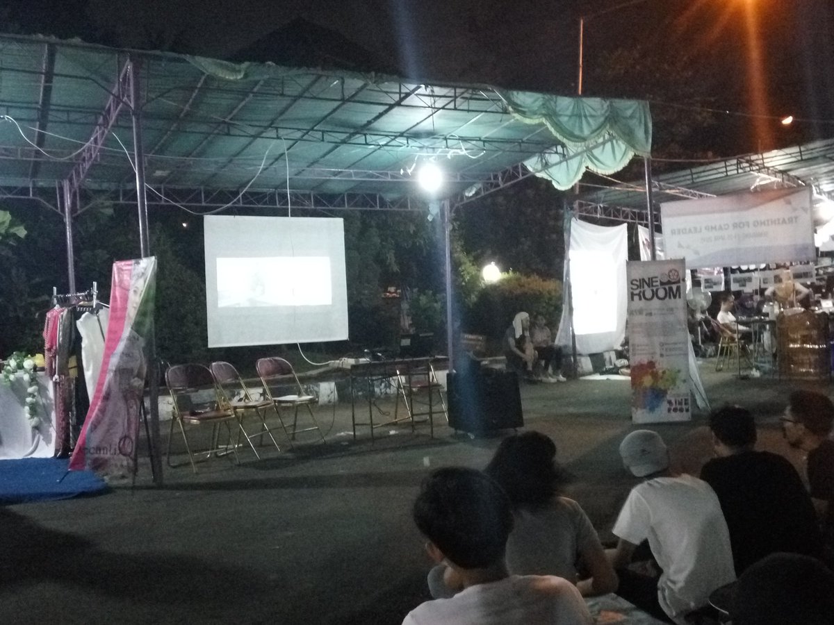 Now! Screening film dari Komunitas @sineroom_ at Screening Corner. Yuk merapat!