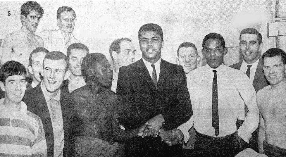 The thoughts of everyone at Celtic Football Club are with the family and friends of Muhammad Ali. #TheGreatest (LA)