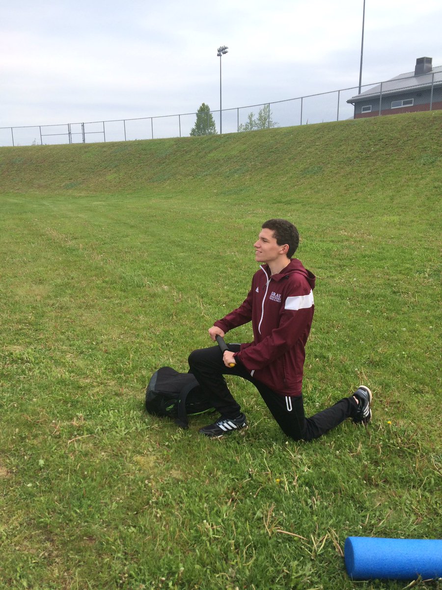 Senior men's 1,500? Yeah, 10:15. The #ItalianStallion munched on a Wendy's burger last night to carb load #100%beef