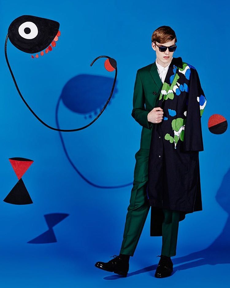 photographer @a_michell_photo and stylist <a href="/grzeszczuk/">tomasz grzeszczuk</a> team up for this colour pop tribute to artist #JoanMiró