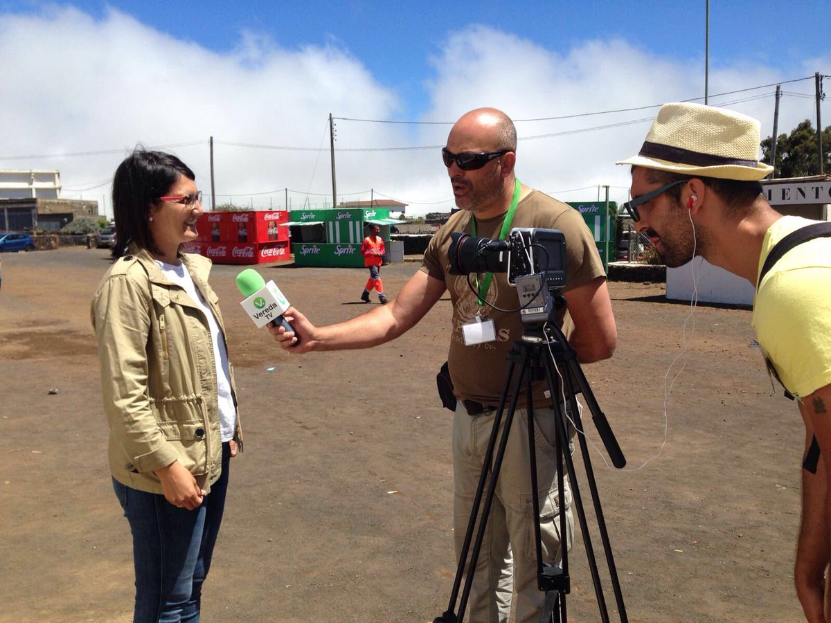 GonzAnagonzalez's tweet photo. Hoy entrevista @VeredaTV sobre iniciativas parlamentarias de esta semana @GPSocialista @PSOEElHierro @PSOECanarias https://t.co/gds8blnEWk