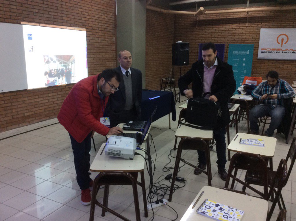 RubenMicheli's tweet photo. #hackatec en la preparatoria de la primer conferencia #hackatecsanrafael https://t.co/GQhxyL1Kb7