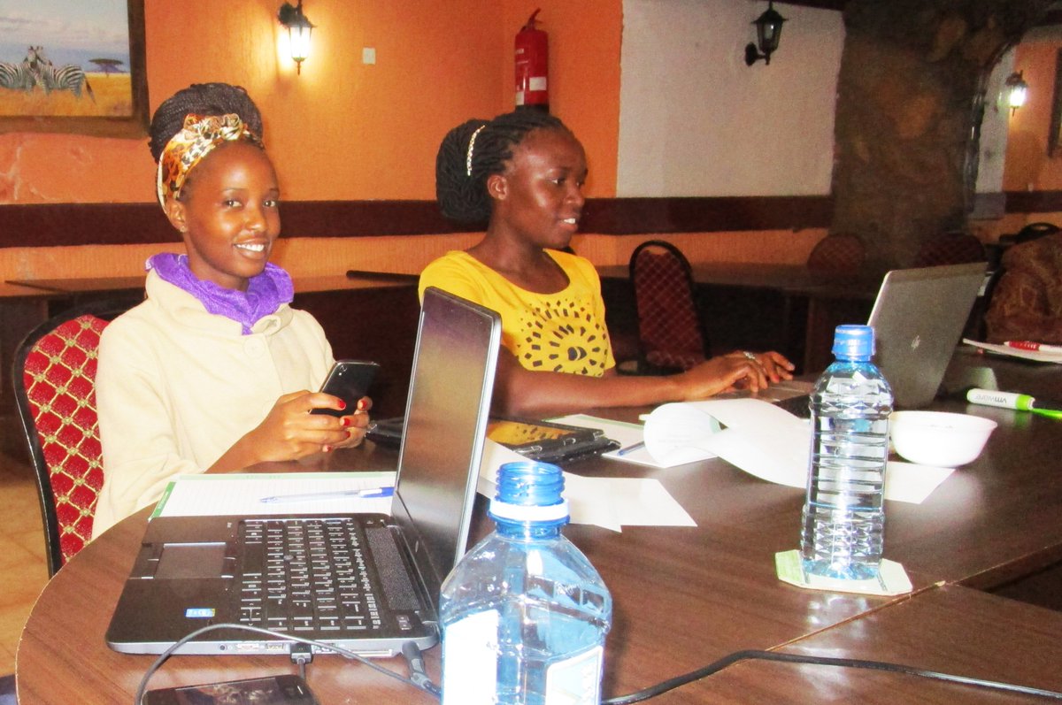 SallyMusonye's tweet photo. Happy faces, Social media is fun #DigitalStem @NyambalaC @kachwanya @PhilipOgola @eva_deedee @STEMAfrica https://t.co/yS1ujXZ8c7