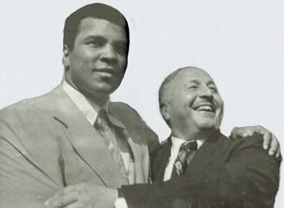 omrfarukay's tweet photo. Muhammed Ali: "Allah'tan zenginlik istedim, bana İslam'ı verdi." Mekânın cennet olsun #MuhammedAli https://t.co/PGf3z6RlxB