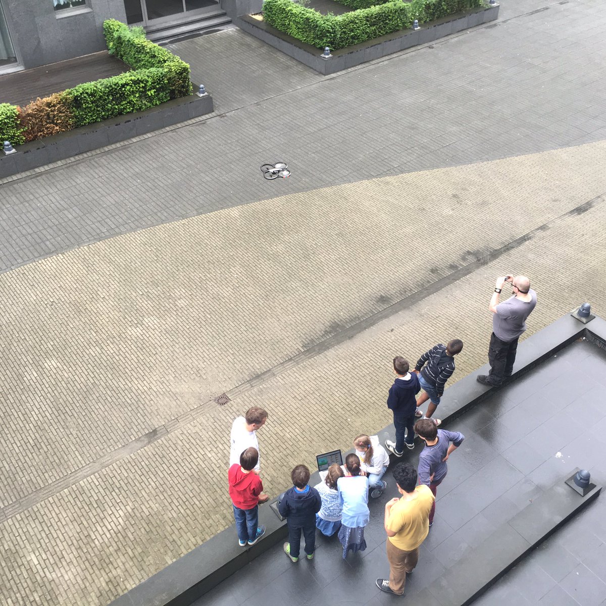 elisagboix's tweet image. Vandaag gaat onze #coderdojo over geheugen maar eerst speeltijd!Een drone programmeren met scratch #coderdojobelgium