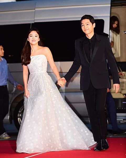 ricalum123's tweet photo. #songjoongkionly
#songkyekyo...
#coupleawards..
#year2016korean
beautiful and handsome https://t.co/eY6XA7JWSD