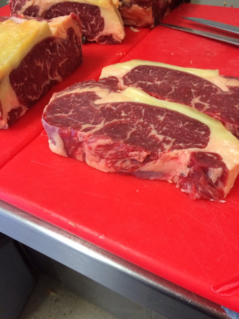 HarrisonLe16's tweet photo. Sirloins for the @Churchinnmobb today supplied by @jasonatudale cheers pal! #amateur https://t.co/39c5gYifTG