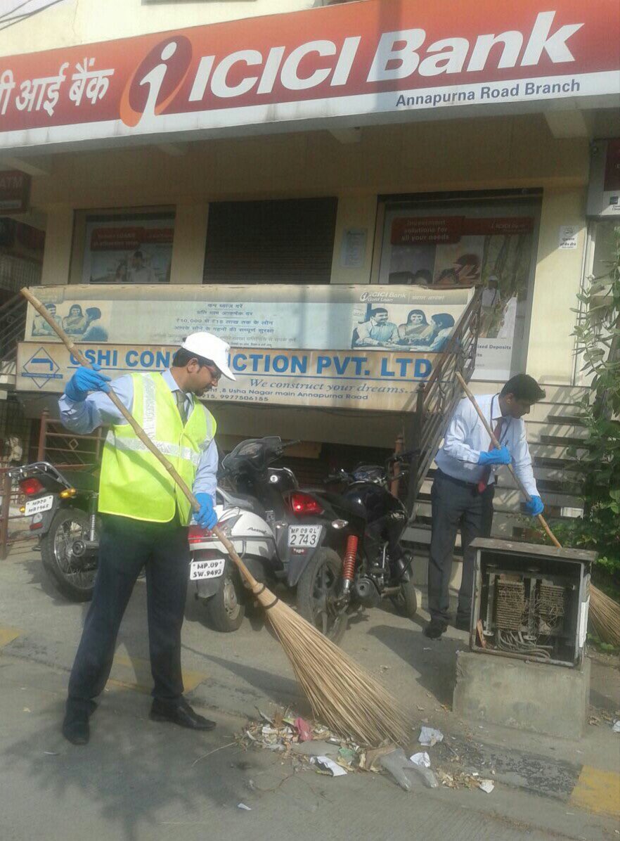 CKforCleanIndia's tweet photo. Annapurna Road branch, Indore joined the long list of @ICICIBank branches implementing the vision of #MyCleanIndia. https://t.co/83mA2SXQF3