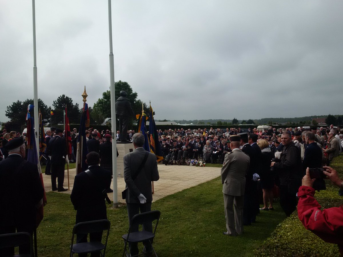 Normandy_Post's tweet photo. The Service of Remembrance at Colville Montgomery #DDay72 https://t.co/fhoYjFluNl