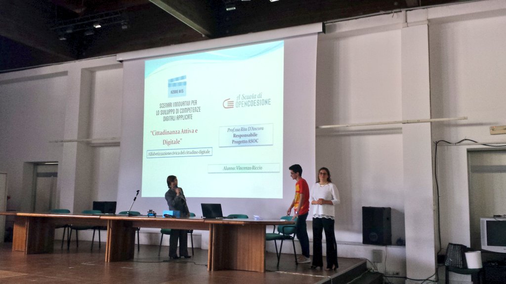 BoulevardGuys's tweet photo. L'importanza di calare i lavori nel territorio, la prof e il Project manager per #ASOC1516 @ascuoladioc https://t.co/WhQD6TpiRe