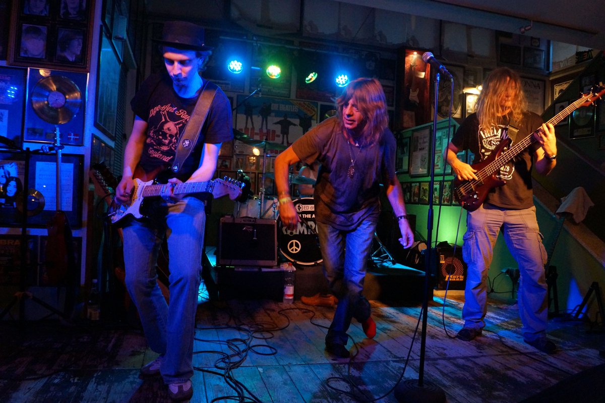 mbtextdesign's tweet photo. Konzertfotos Ramrods 2016-05-27 https://t.co/xuhbtkBJpa #ramrods #music #live #beavers #miltenberg #rock #nuernberg https://t.co/eP8xDQ8xBB