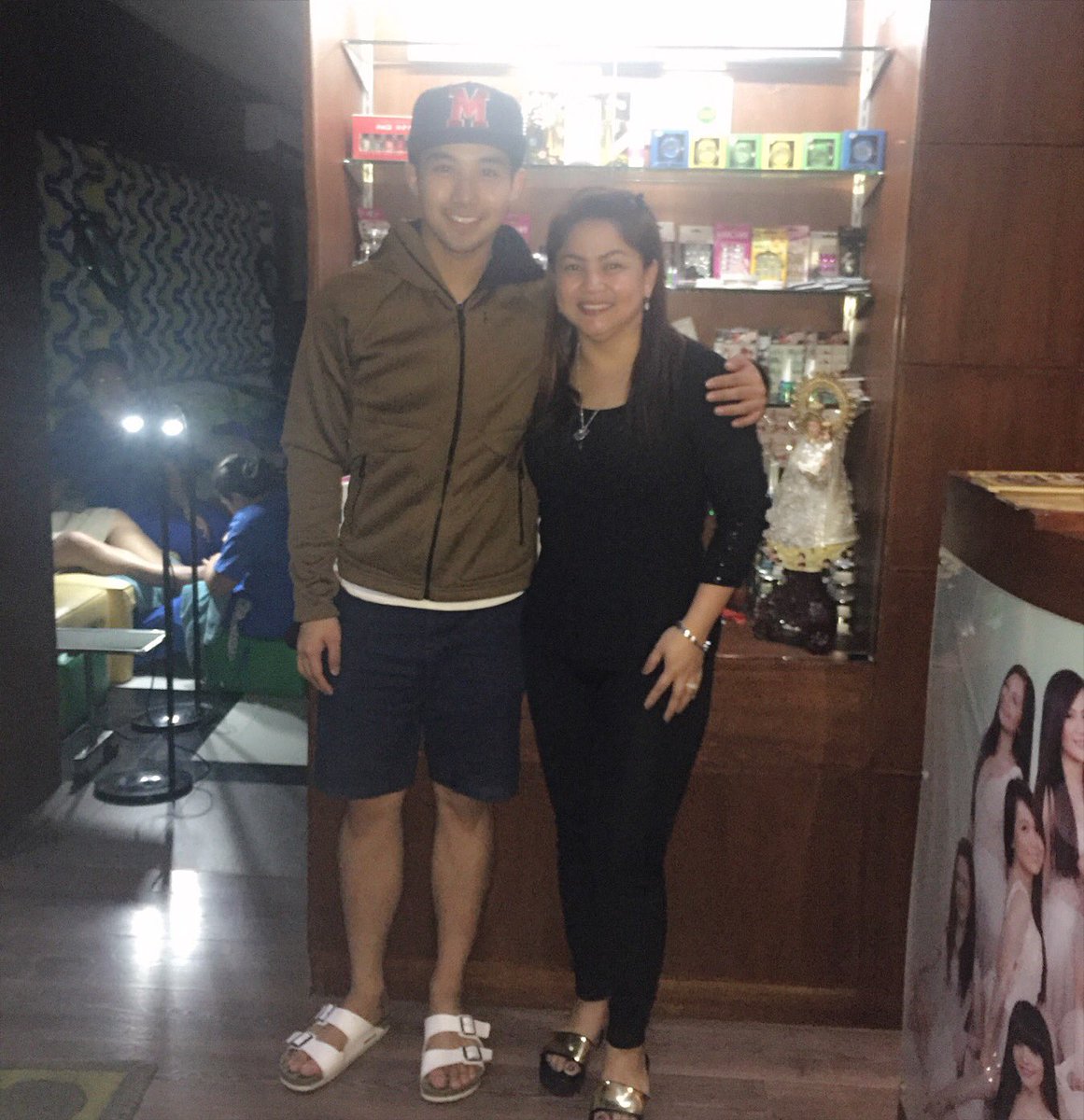 Thank you for the love <a href="/akosiKenChan/">Ken Chan</a> 💚💛💙 glad to finally meet u ... 😍