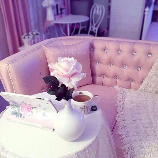 حبيت فيك الصدق والطيب والذووق
كـلك ع بعضكـ ذهـب في صفاتكـ

نـادرومـايشبه سجاياك مـخلـوق
تعجزحروف الشعرتوصف غلاتكـ❤️