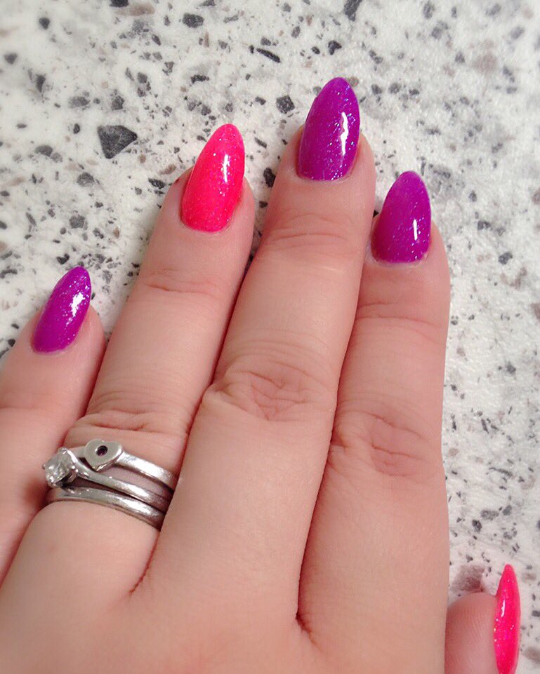 LimitlessNails's tweet image. Brights in the City

@INKNAILSLONDON #uk #sessiontech #gemmarose #notd #nailswag #showscratch #nailsmastered #disco