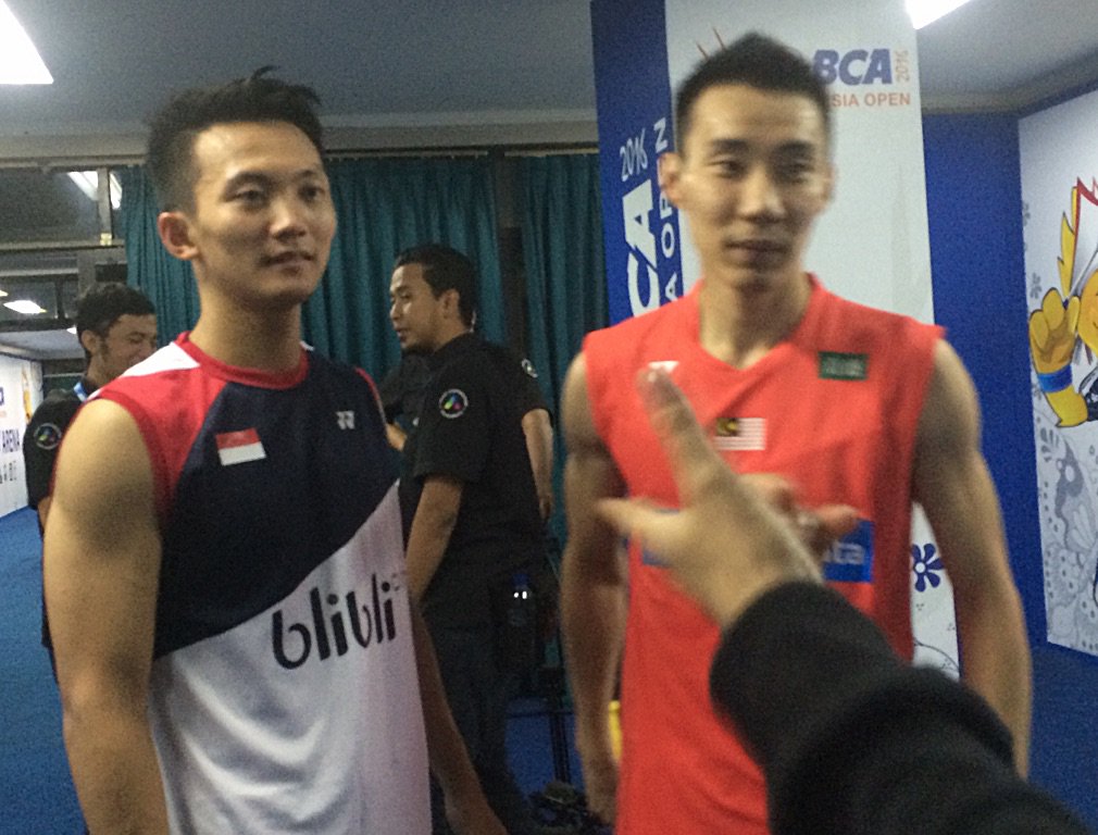 DjarumBadminton's tweet photo. Ihsan sama LCW sebelum tanding sempet ngobrol2 dan foto bareng dulu lho #EaaForIndonesia https://t.co/AJqbnqQ8H9