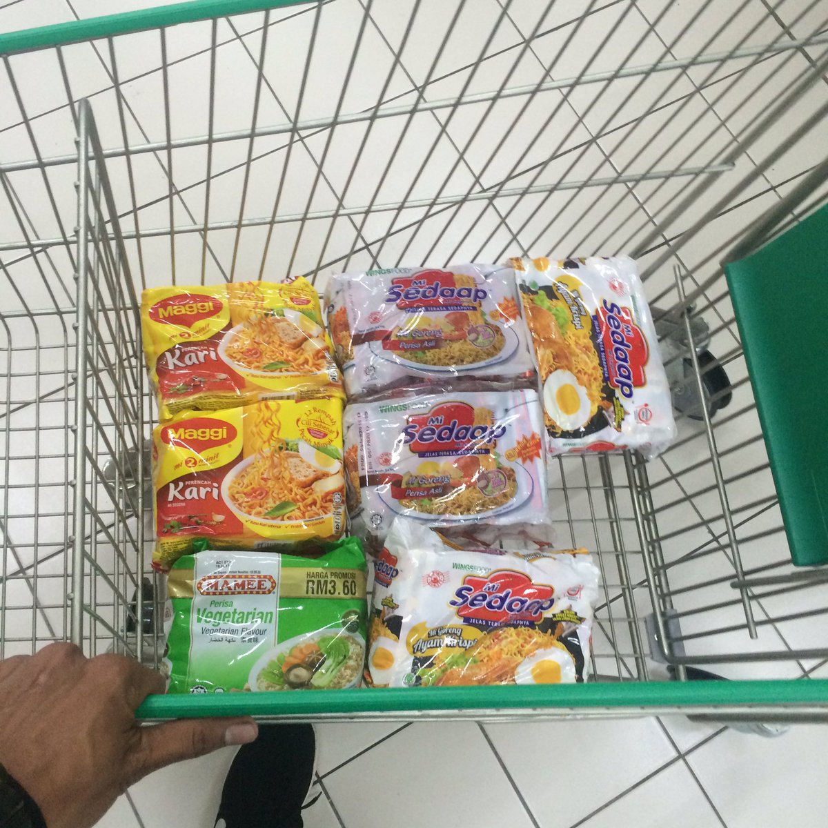 izzadadkhan's tweet photo. Ready for sahur.. #Ramadhandatang https://t.co/x3u83mAjZY
