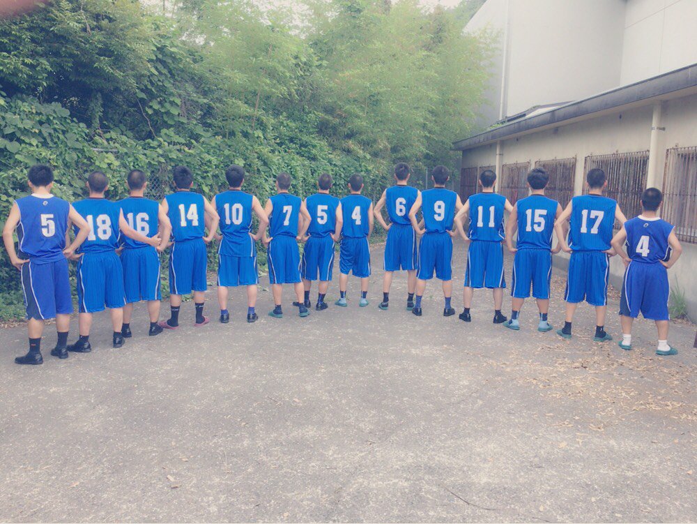 tanimasa128's tweet photo. 今日最後のブザーなってやっぱ自分バスケ好きやなーっておもいました！正直後悔は少しあります！もっと皆とバスケしたいす！鶴洋で皆とプレーできて楽しかった！とりあえず、応援してくれた人や親に感謝したいです！あざした！ https://t.co/2dWzCX0yoL