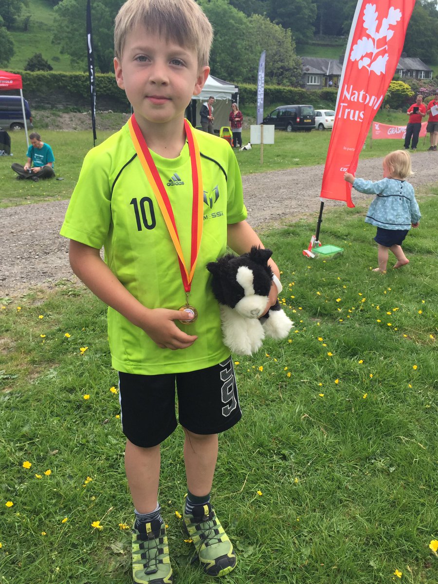 CotswoldGrsmere's tweet photo. @SalomonTechRep 'Oliver &amp; Jess' winners of the Teddy Race #grasmeregallop &amp; he's in his fav' shoes! #runforthereds https://t.co/DBCnPL43f2