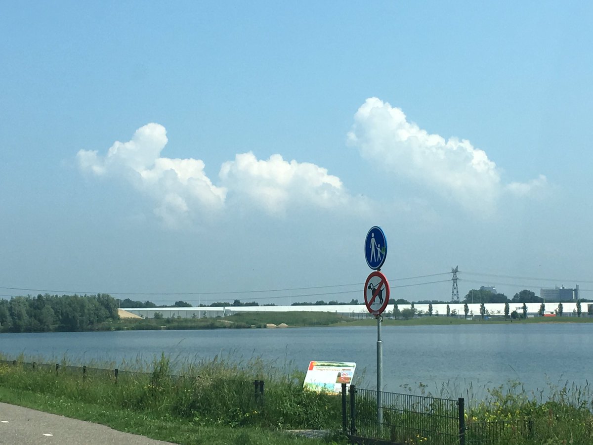 helgavanleur's tweet photo. "Schieten de torens in de lucht, wees dan voor onweer beducht." https://t.co/32YIqaizN8