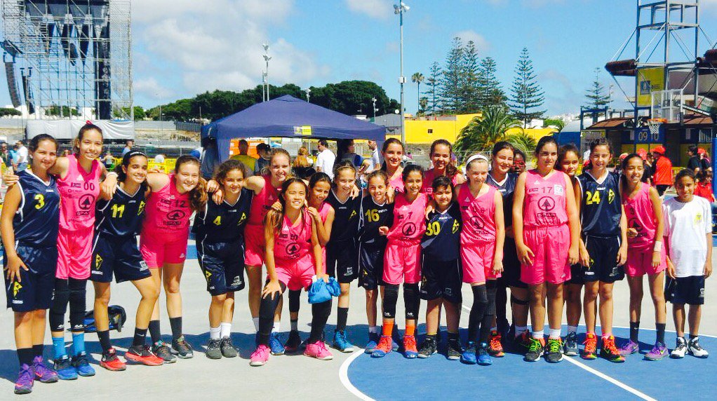 coachmingodiaz's tweet photo. Cuarta victoria del @SPARgc @cbislascanarias en el #CCMini2016 contra @basketpintadera https://t.co/24tDWYUkjO