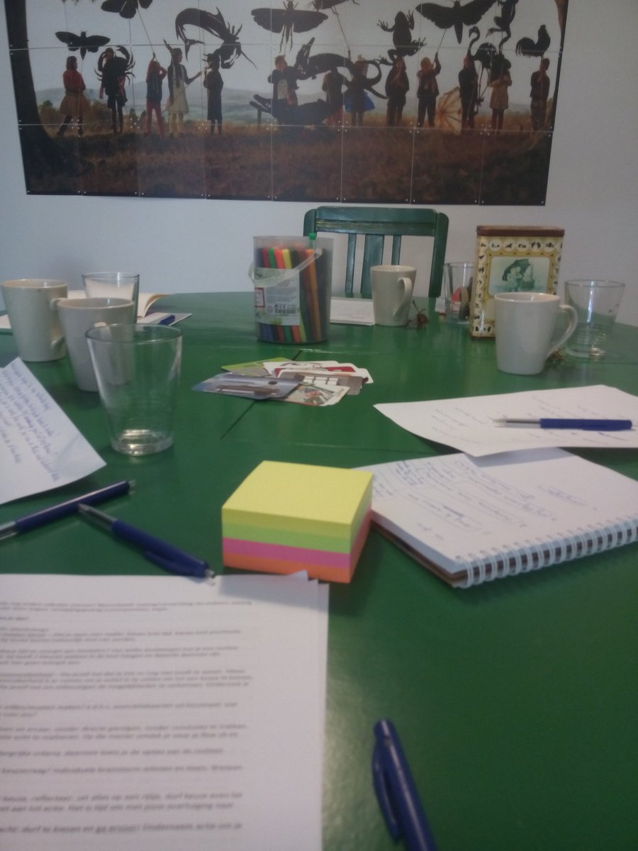 LienekeArts's tweet photo. Even tijd voor pauze tijdens de training 'De kunst van het kiezen', want kiezen is hard werken en maakt hongerig! https://t.co/wdjPwdVJiC