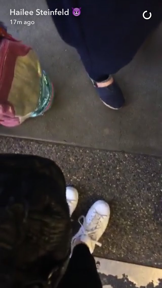HSteinfeldMNL's tweet photo. -via snapchat- (haiz) [3] https://t.co/XwQnPlJp6m