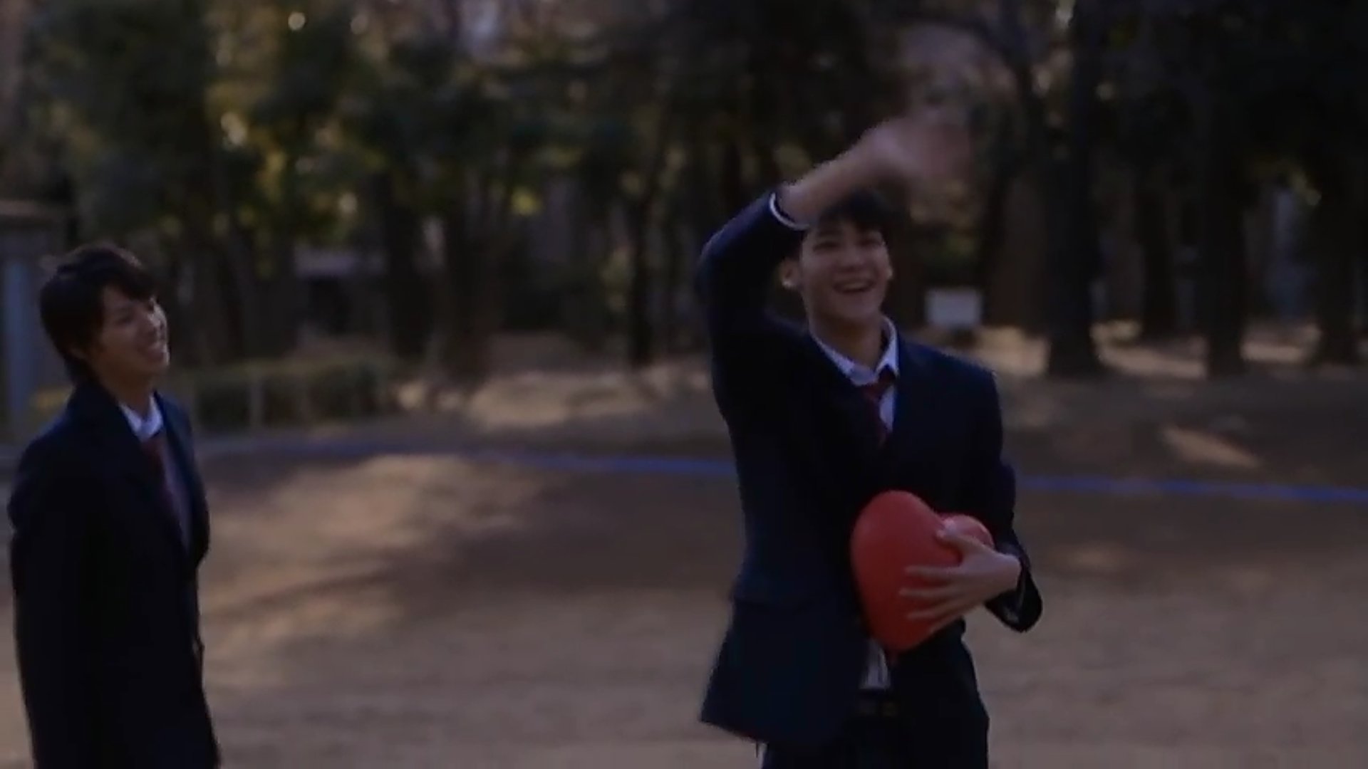 ほの まれから２人が大好き すごく今更なのですが 今日友達とカラオケ行って友達が Miwaの 片想い を歌っててpv 見てたら まさかのこの方 葉山奨之くん T Co 3yggen5ehv みなさん知ってましたか T Co