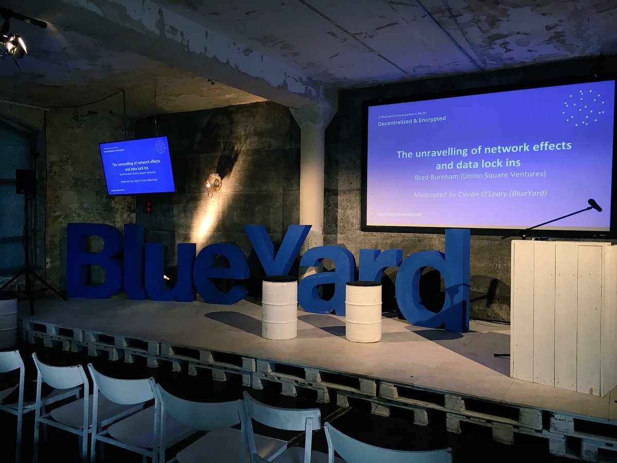 Lisk's tweet photo. The stage of the BlueYard event. #lisk #blueyard https://t.co/msGPFvfTB9