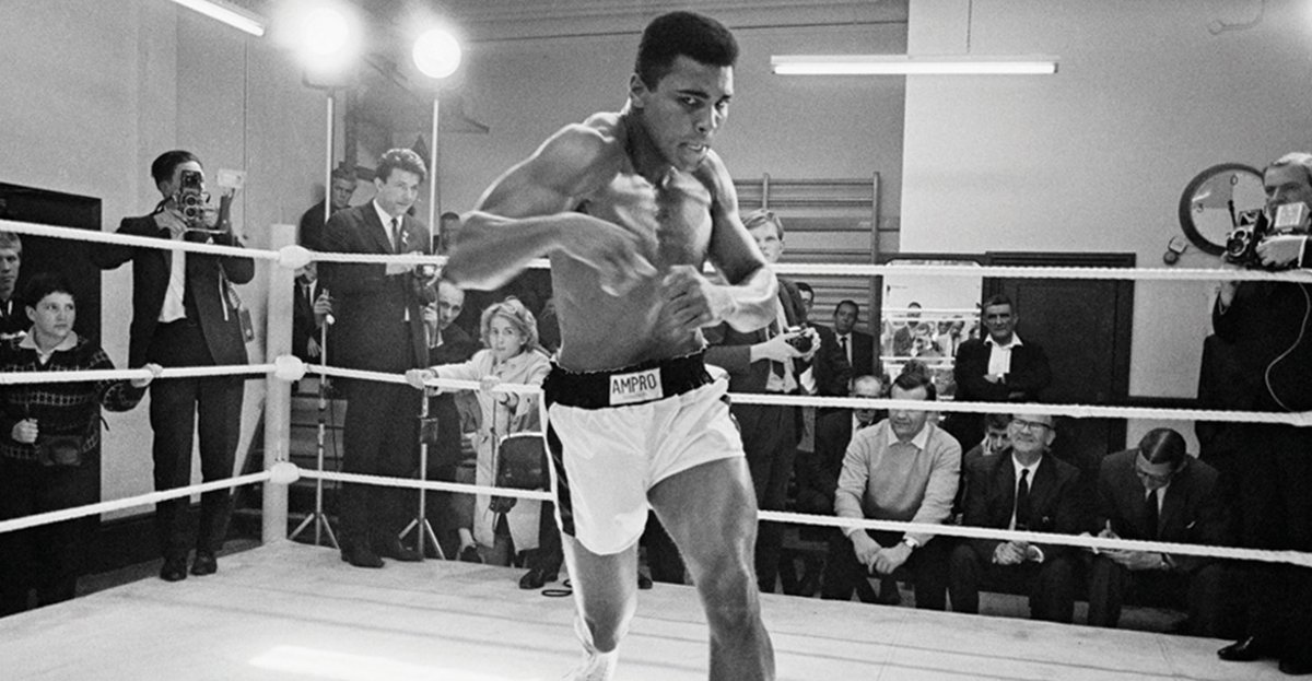 fightsgreatest's tweet image. #RIPMuhammadAli I am KING... I FLOAT LIKE A BUTTERFLY - STING LIKE A BEE #GreatestOfAllTime #BoxingLegend #boxing