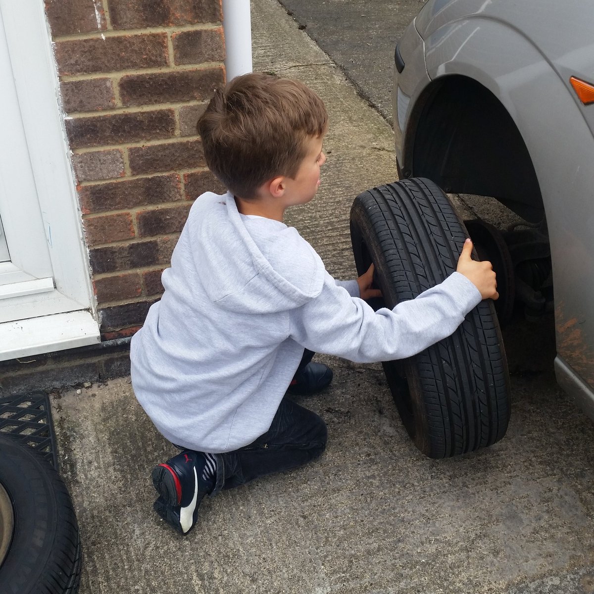 westbraker's tweet photo. Training the boy! #mechanic #apprentice #carskills #pitstop #spannermonkey #servicecrew https://t.co/RESjUxAbgH