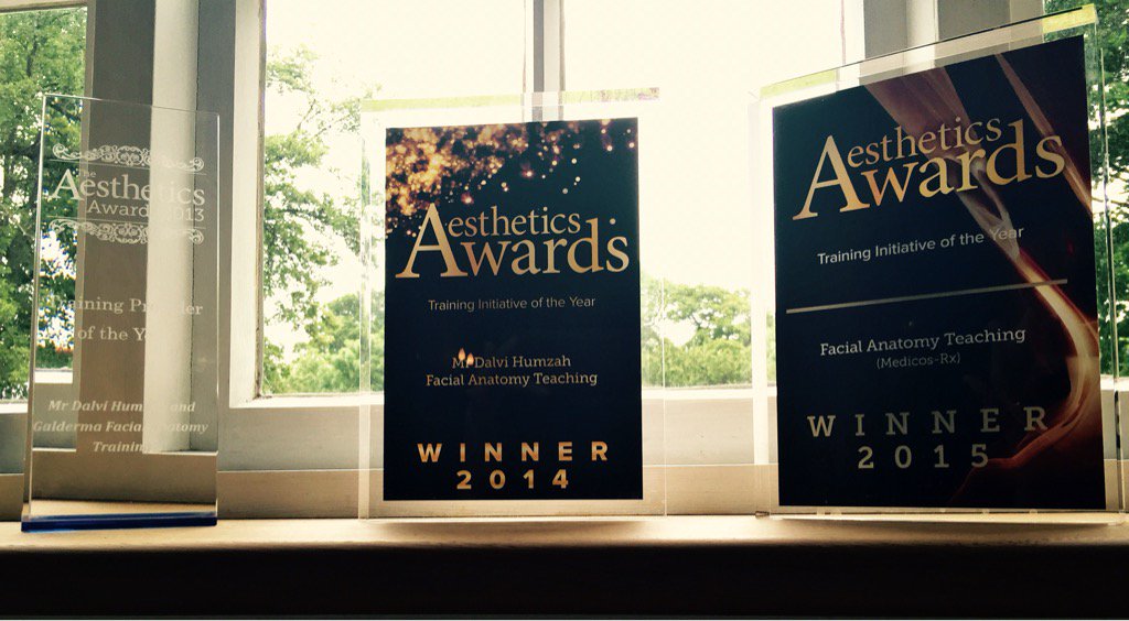 mdhtraining's tweet photo. #facialanatomyteaching #complicationsteaching #advancedinjectabletraining with #awardwinningtutor @pdsurgery https://t.co/vUtmR1eEWg