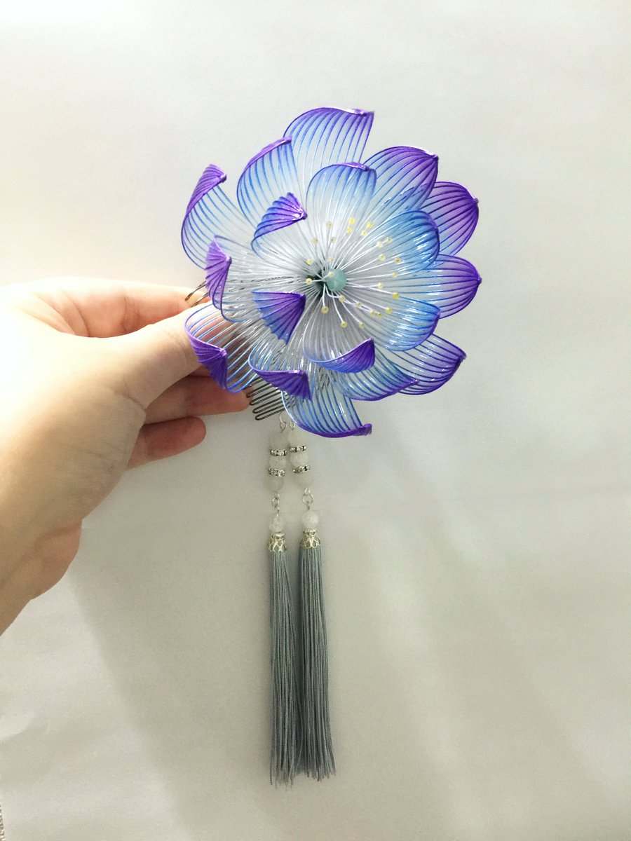 花燈 かほ ディップアート 簪作家 Twitter ನಲ ಲ 蓮の髪飾り完成しました 晴れたらちゃんと撮影します ディップアートの蓮に 天然石はホワイトジェードとクラック水晶を使い 糸は堅ろう染めの絹糸を使っています ディップアート ハンドメイド 紅屋 花燈 かほ ディップアート 簪作家 Twitter ನಲ ಲ 蓮の髪飾り完成しました 晴れたらちゃんと撮影します ディップアートの蓮に 天然石はホワイトジェードとクラック水晶を使い 糸は堅ろう染めの絹糸を使っています ディップアート ハンドメイド 紅屋