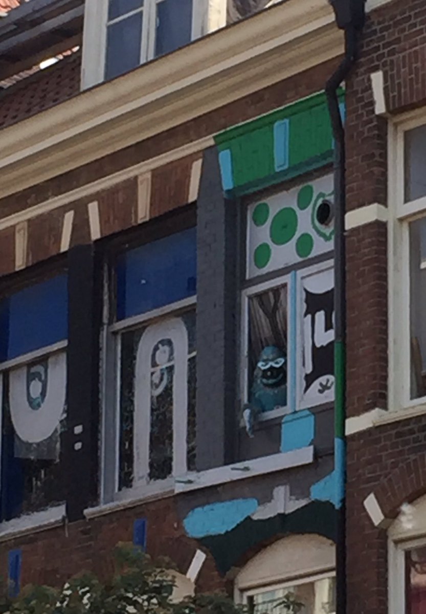 Leila_Pooh's tweet photo. You never know who is looking out of the #window in #Amsterdam :-)) https://t.co/cCekONxS3v