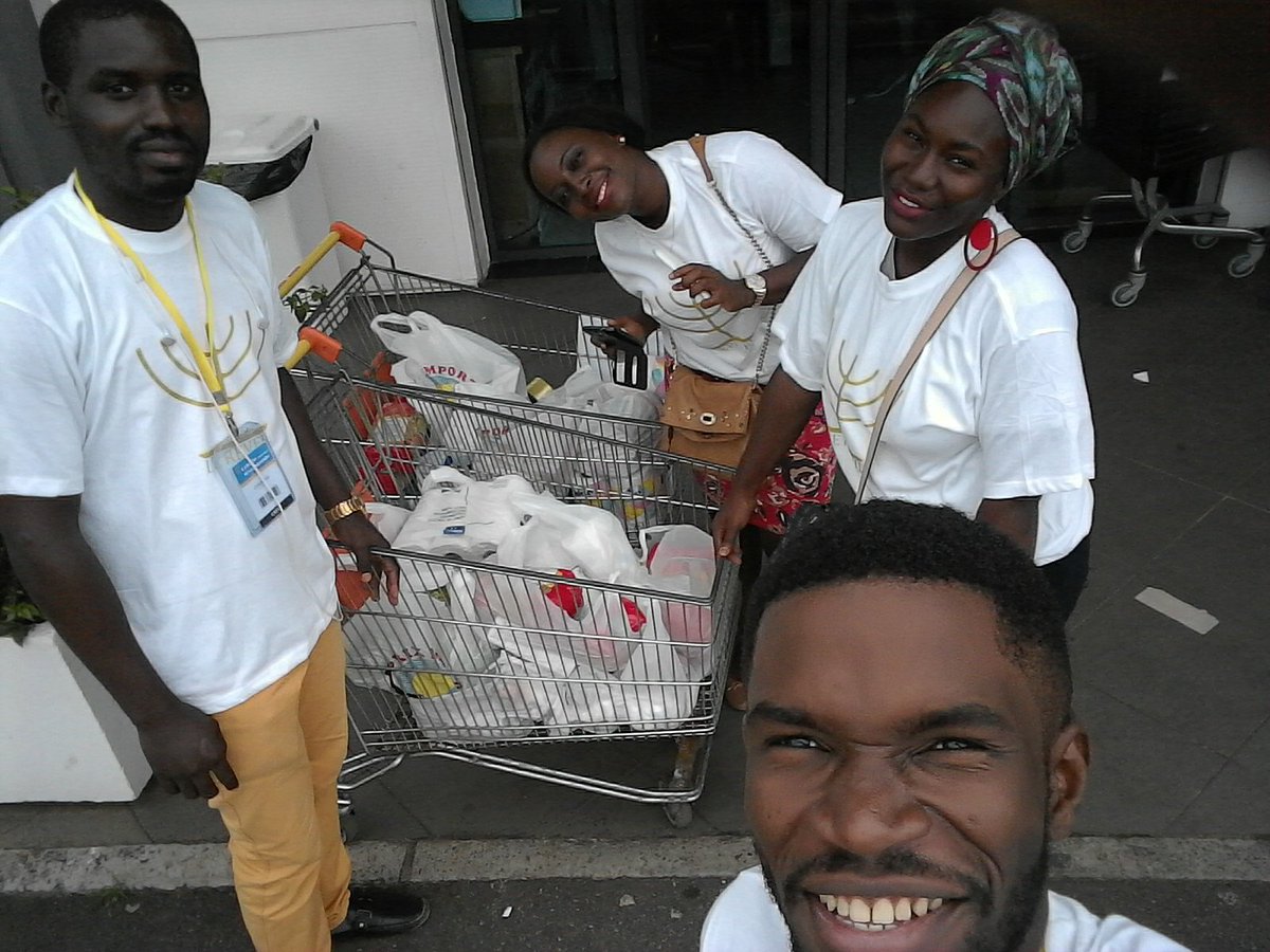 lereveilga's tweet photo. #TeamAkanda super efficace Libreville vous êtes où? :p Silence on collecte #ReveilGabon #PourNkembo https://t.co/yJb4IhEi8C