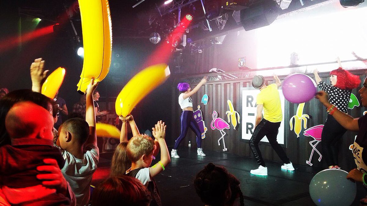 GoGoGoOfficial's tweet image. Giving it large @RaveARoo #RaveARoo @Holly_GoGoGo @Jade_GoGoGo @Carl_GoGoGo