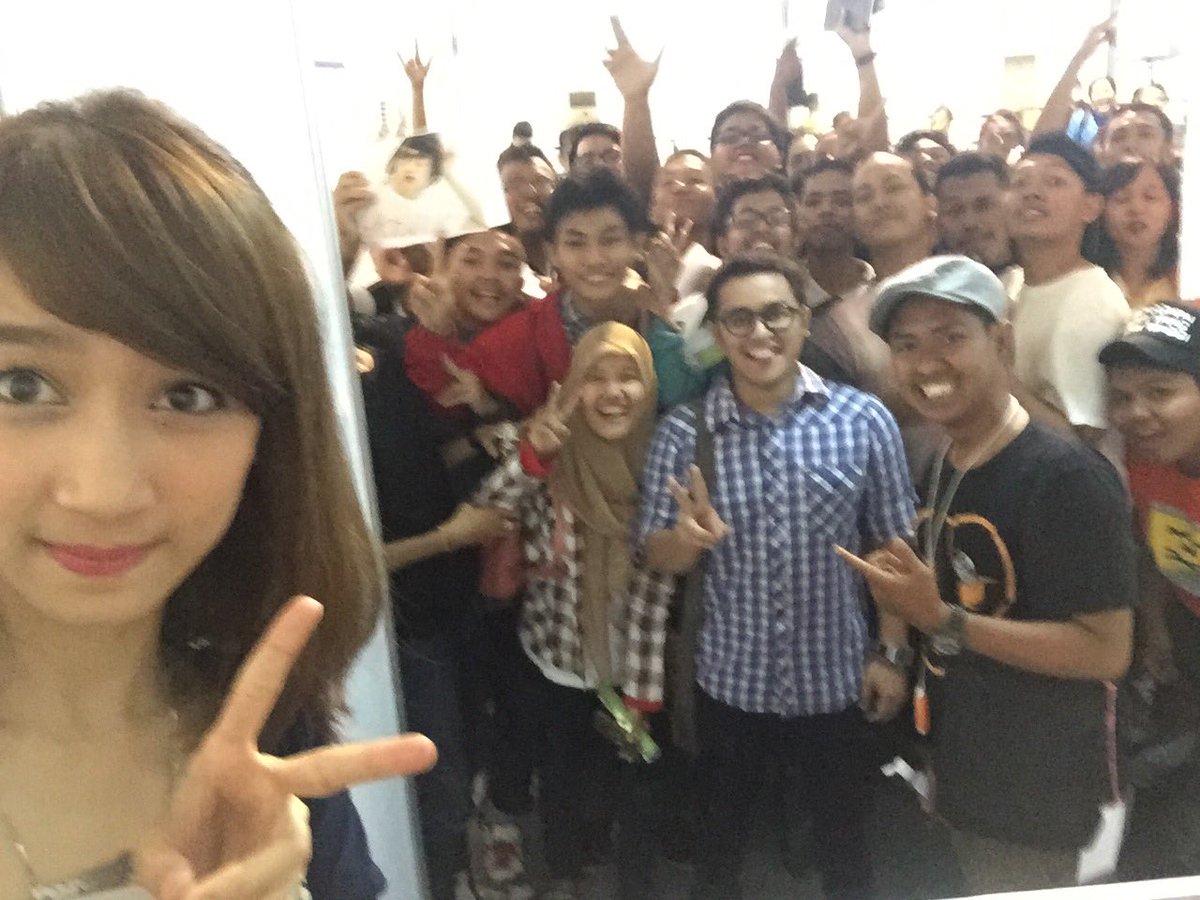 ayanashb0306's tweet photo. Terimakasih buat wvent hsdi surabaya nyaaa >.< rame dan seru banettt!!!!!! Makasih yaaa ^^ muahhhhh😍 https://t.co/5ndabkE0Zg