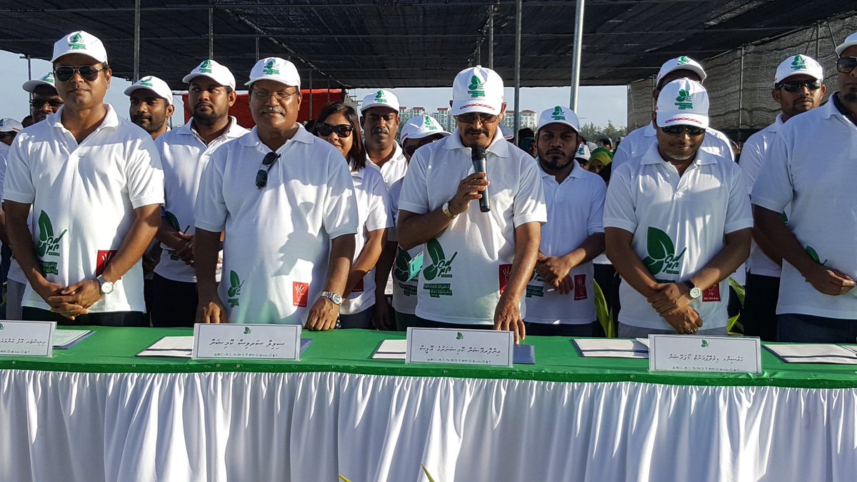 aaroamv's tweet photo. Heads of all participating offices signing the pledge
#aaroa #4thofjune #maahefun #15institutions https://t.co/olEl11q0bt