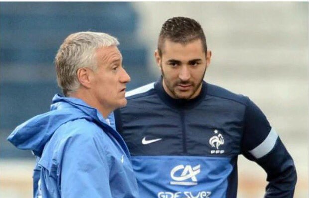 HumourAddict's tweet image. - Et Faudel? Tu l'aurais sélectionné Faudel?
- Karim tu me fatigues...
- Et Moundir?